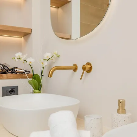 Panoramic Luxury By Antares & Гостьовий будинок